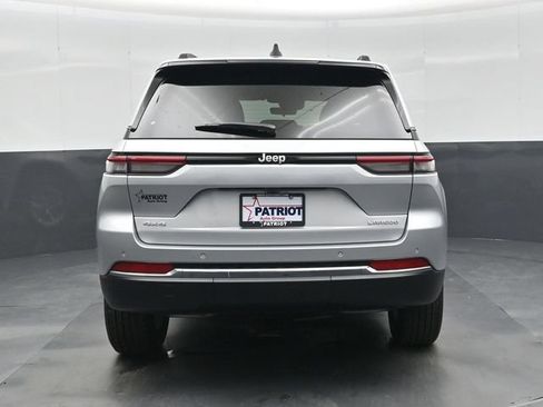 New 2026 Jeep Grand Cherokee Laredo w/ Trailer Tow Package AWD/4WD image 23