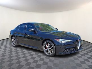 Used 2018 Alfa Romeo Giulia Ti Sport w/ Quick Order Package 22S Sport AWD/4WD video 1