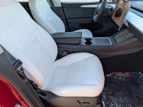 Used 2025 Tesla Model Y Performance image 23