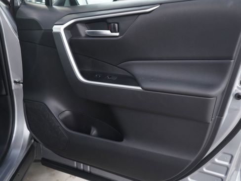 Used 2025 Toyota RAV4 XLE Premium image 9