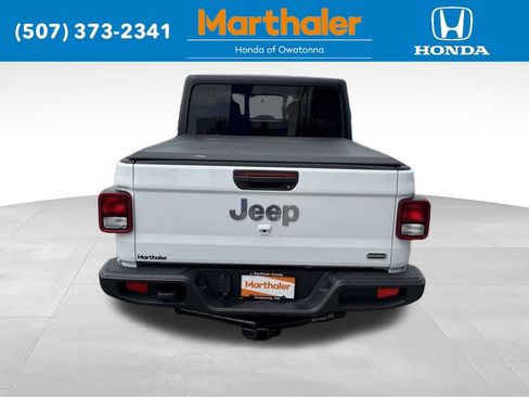 Used 2023 Jeep Gladiator Overland AWD/4WD image 4