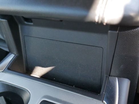 Used 2022 Ford Explorer XLT w/ Equipment Group 202A image 28