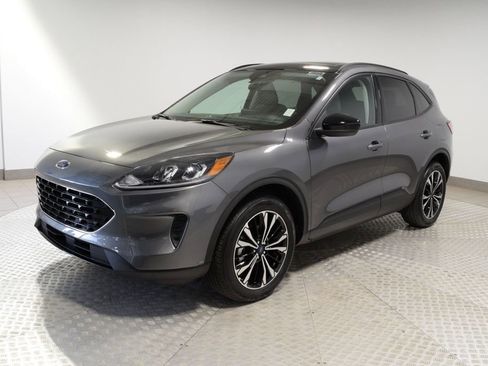 Used 2022 Ford Escape SE w/ SE Sport Appearance Package AWD/4WD image 12