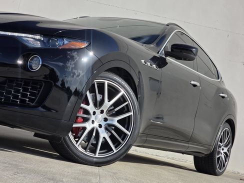 Used 2017 Maserati Levante S AWD/4WD image 8