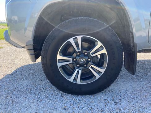 Used 2018 Toyota Tacoma TRD Sport w/ Technology Package RWD image 15