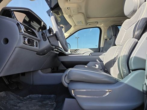 Used 2020 Lincoln Navigator Black Label w/ Cargo Convenience Package image 11