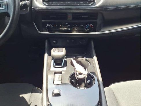 Used 2024 Nissan Rogue S FWD image 10