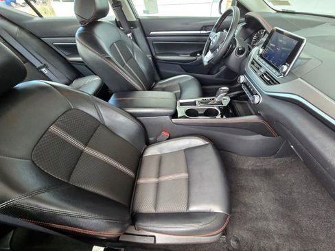 Used 2025 Nissan Altima 2.5 SR FWD image 19