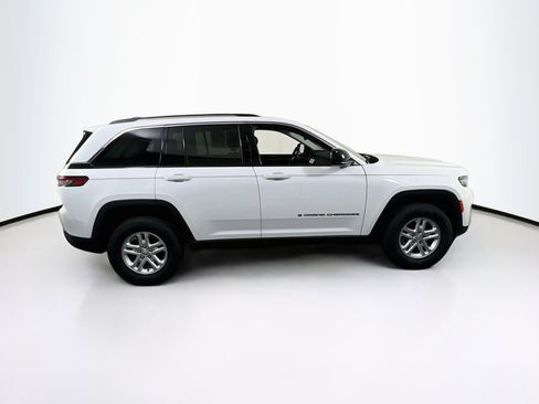 Used 2023 Jeep Grand Cherokee Laredo AWD/4WD image 4