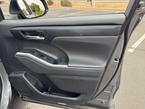 Certified 2025 Toyota Highlander XLE AWD/4WD image 16