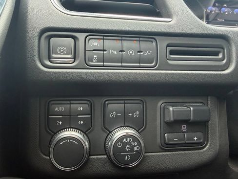 Used 2021 GMC Yukon SLT w/ SLT Luxury Plus Package AWD/4WD image 17
