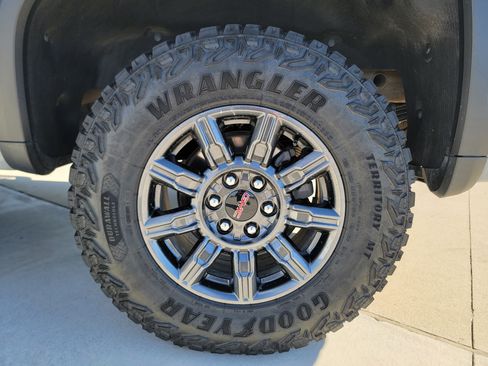 Used 2024 GMC Sierra 1500 AT4X image 32