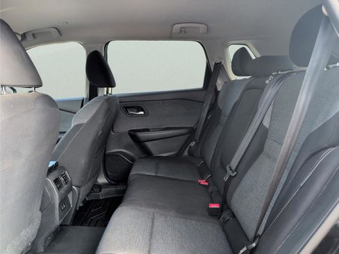 Used 2023 Nissan Rogue SV image 31