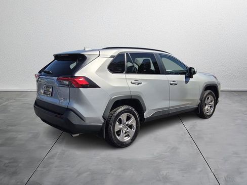 Used 2022 Toyota RAV4 XLE w/ Convenience Package image 5