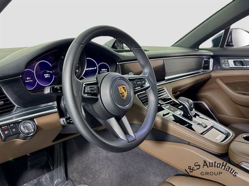 Used 2022 Porsche Panamera 4 Platinum Edition image 9