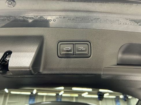 Used 2025 Kia Telluride SX w/ SX Captain's Chair Package FWD image 36