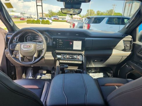 Certified 2024 GMC Sierra 1500 AT4 w/ Technology Package AWD/4WD image 12