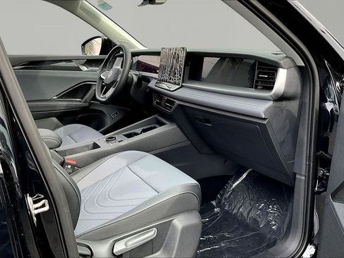 New 2026 Volkswagen Tiguan SE image 24