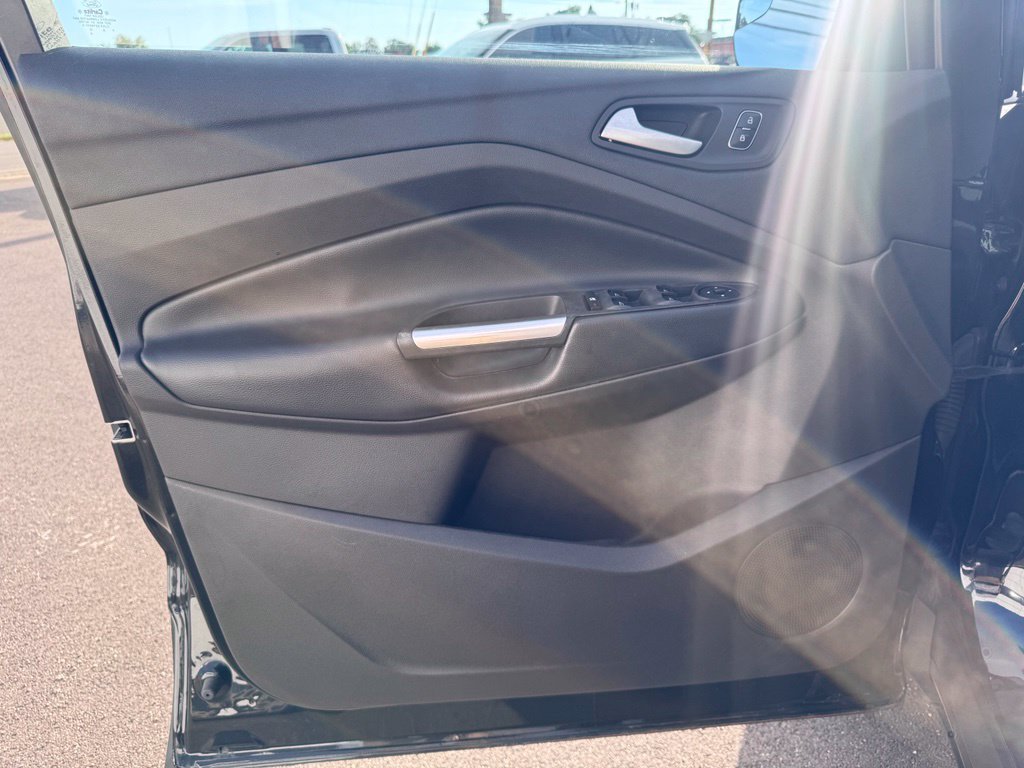 Used 2018 Ford Escape SE w/ SE Sync 3 Package AWD/4WD image 11