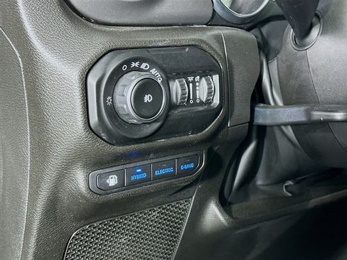 Used 2022 Jeep Wrangler Unlimited Rubicon 4xe AWD/4WD image 16