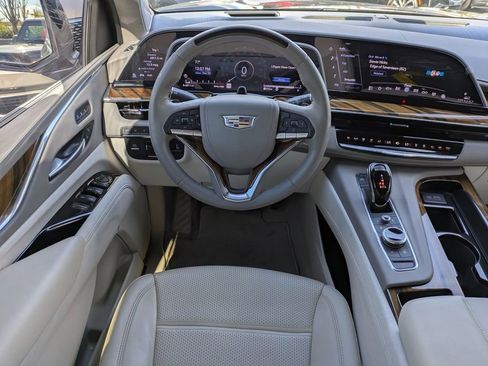 Certified 2024 Cadillac Escalade ESV Premium Luxury Platinum w/ Heavy-Duty Trailer Package image 20