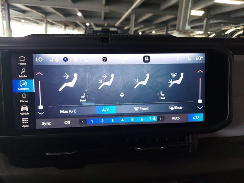 Used 2024 Jeep Wrangler Unlimited AWD/4WD image 17