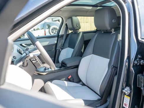 New 2025 Land Rover Range Rover Velar Dynamic SE image 19