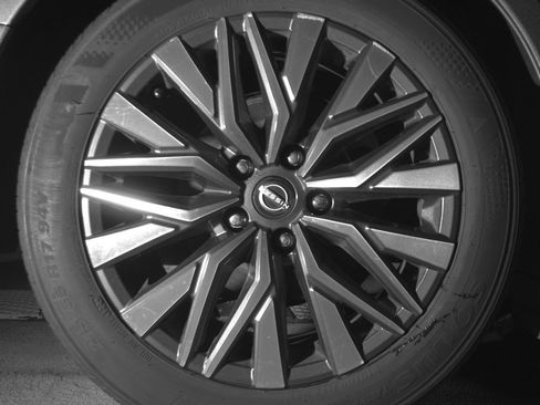Used 2025 Nissan Altima 2.5 SV FWD image 15
