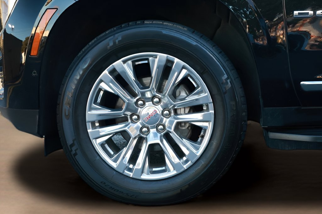 Used 2025 GMC Yukon XL Denali AWD/4WD image 9