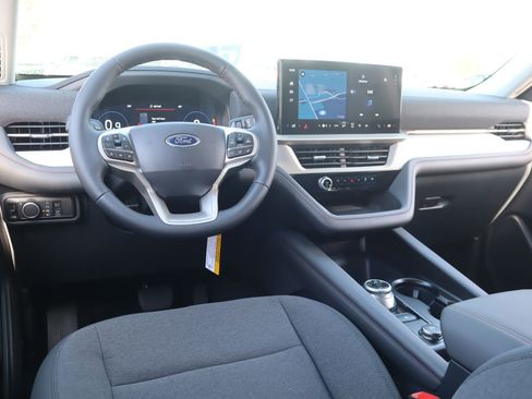 New 2026 Ford Explorer Active RWD image 2