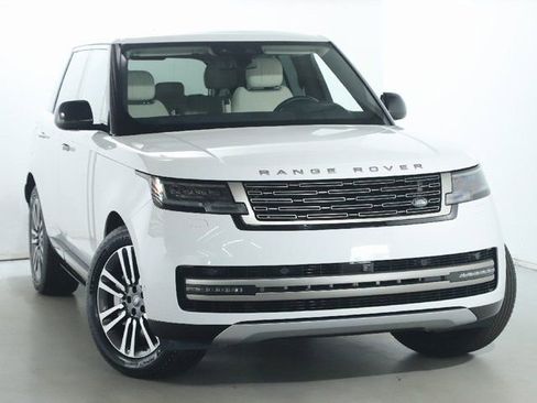 Used 2024 Land Rover Range Rover SE AWD/4WD image 2