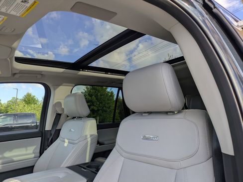 Certified 2025 Ford Expedition Max Platinum w/ Driver's Package AWD/4WD image 26