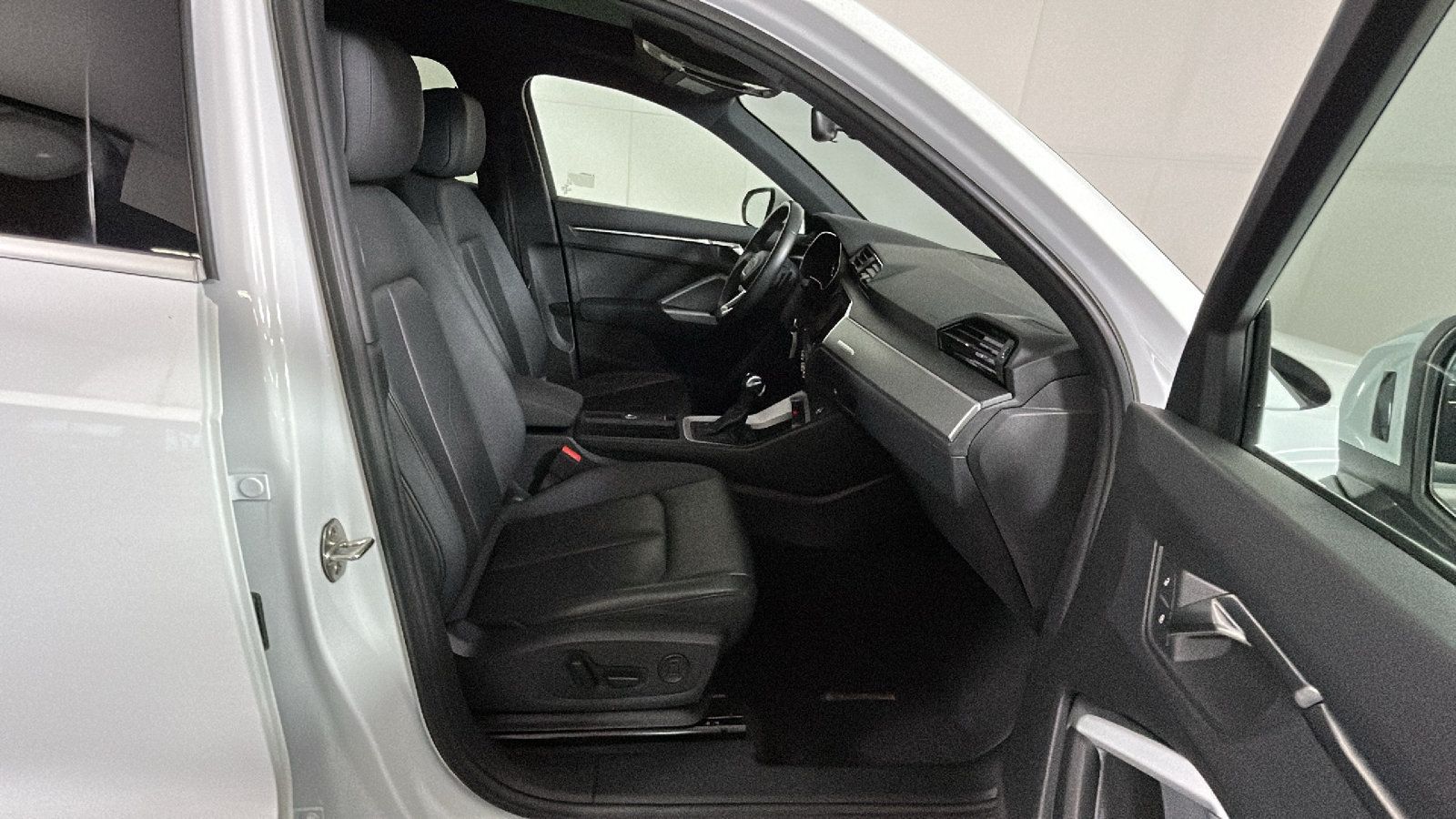 Used 2025 Audi Q3 2.0T Premium AWD/4WD image 32