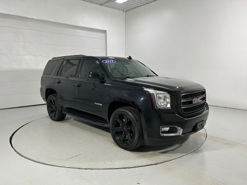 Used 2019 GMC Yukon SLT w/ Graphite Performance Edition image 2