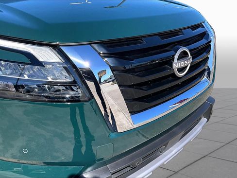 Certified 2025 Nissan Pathfinder Platinum w/ Cargo Package FWD image 30