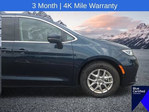Used 2023 Chrysler Pacifica Touring-L FWD image 5