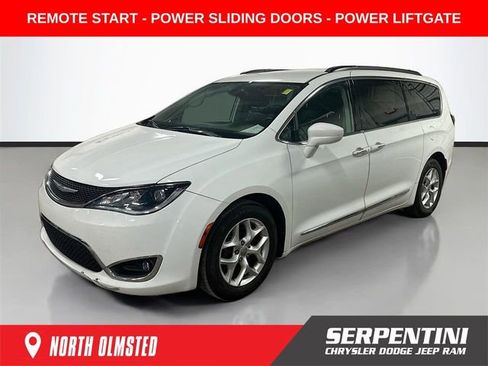 Used 2017 Chrysler Pacifica Touring-L w/ Tire & Wheel Group image 1