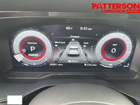 Used 2024 Nissan Pathfinder Platinum w/ Black Appearance Package FWD image 9