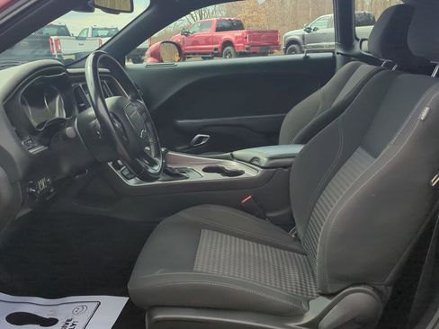 Used 2020 Dodge Challenger SXT w/ Driver Convenience Group image 14