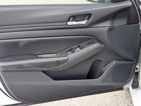 Used 2025 Nissan Altima 2.5 SV image 11