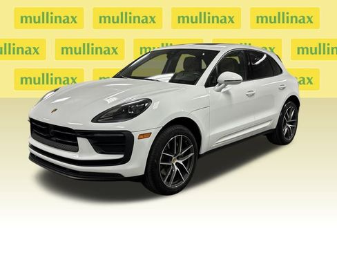 Used 2024 Porsche Macan image 7