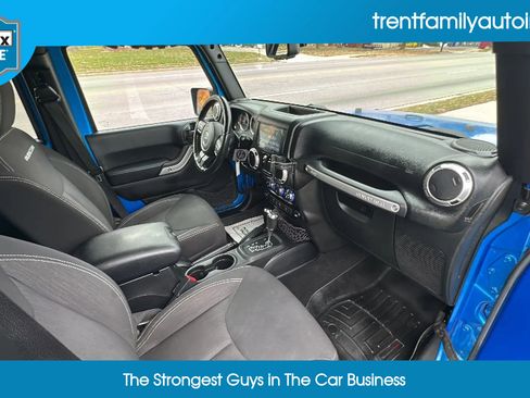 Used 2015 Jeep Wrangler Unlimited Rubicon w/ Connectivity Group image 45