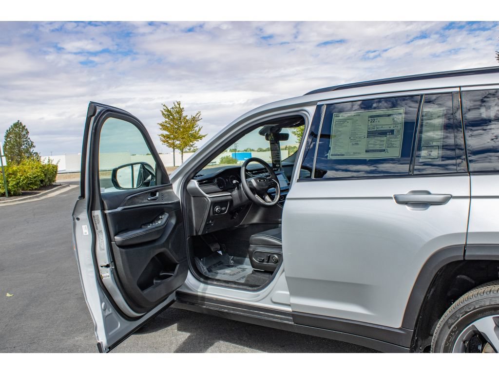 New 2026 Jeep Grand Cherokee Limited AWD/4WD image 25