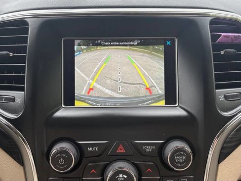 Used 2020 Jeep Grand Cherokee Laredo RWD image 14