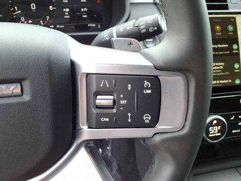 Certified 2024 Land Rover Discovery Dynamic SE image 24