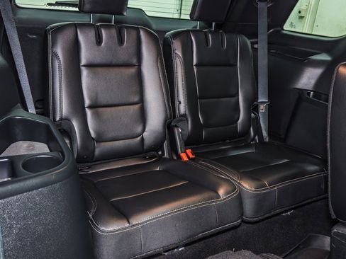 Used 2019 Ford Explorer Limited w/ Ford Safe & Smart Package image 26