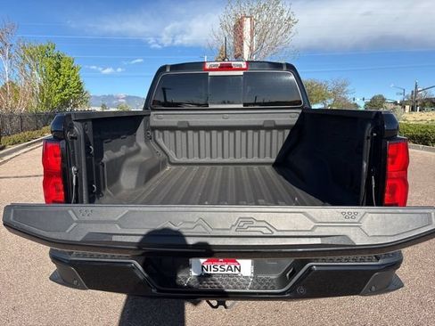 Used 2024 Chevrolet Colorado Z71 w/ Z71 Convenience Package 2 AWD/4WD image 16