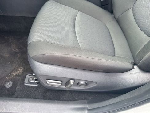 Used 2025 Toyota RAV4 XLE AWD/4WD image 19