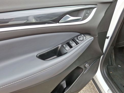 Certified 2024 Buick Enclave Essence image 10