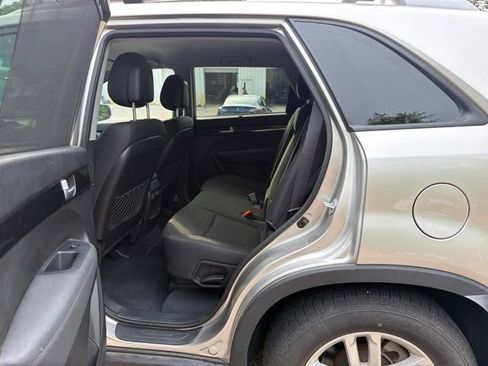 Used 2015 Kia Sorento LX FWD image 14